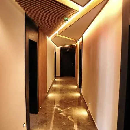 Lux Andrej A43 Djina Апартаменты *